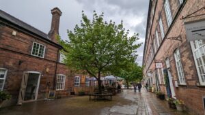 SJ6902 : Maws Craft Centre courtyard
