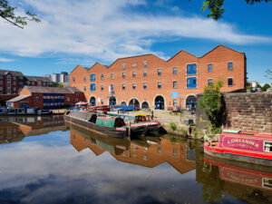 SJ9398 : Ashton Canal Warehouse/Portland Basin Museum