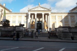 SP5106 : Discovering Tutankhamun at the Ashmolean in Oxford