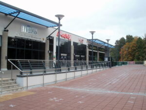 ST2995 : Four premises set back from Glyndwr Road, Cwmbran