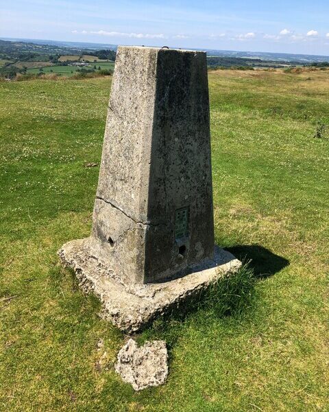 ST4101 : Pilsdon Pen Triangulation Stone