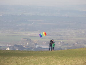 ST8412 : Child Okeford: flying a kite on Hambledon Hill