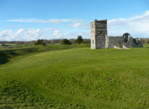 SU0210 : Knowlton Church, Woodlands