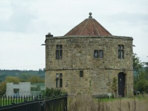 SU8921 : Cowdray - The Conduit House or Round / Water Tower