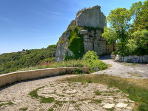 SY6971 : South West Coast Path, Remains of Rufus Castle