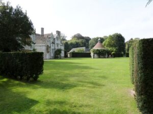 SY7794 : The house and the dovecote, Athelhampton House Gardens