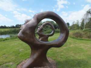SY7891 : Sculpture By The Lakes