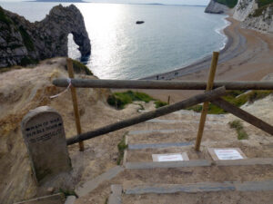 SY8080 : Damaged steps at Durdle Door