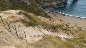 SY8080 : Old steps down to the beach at Durdle Door