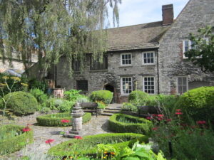 SZ0090 : Scaplen's Court Museum & Garden