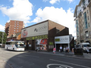 SZ0190 : Poole Pottery