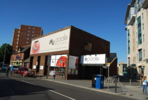 SZ0190 : Poole Pottery