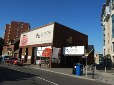 SZ0190 : Poole Pottery