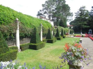 SZ0589 : Topiary in Italian Gardens, Compton Acres