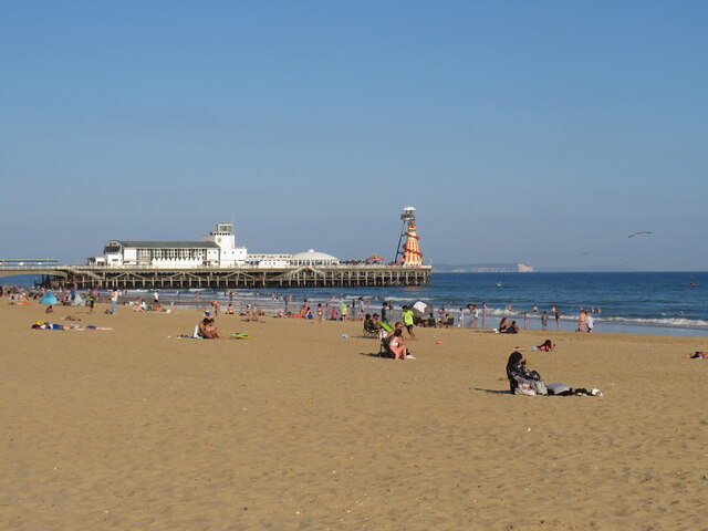 SZ0890 : Bournemouth beach and pier