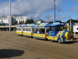 SZ0890 : Bournemouth: land train stop to the east of the pier