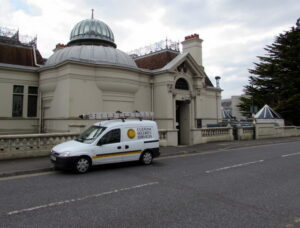 SZ0990 : Custom Security Services van, Russell Cotes Road, Bournemouth