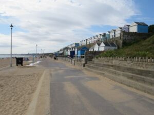 SZ1491 : Promenade and beach huts, Southbourne