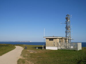 SZ1790 : Coastguard station and mast, Hengistbury Head, near Christchurch