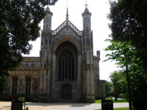 SZ2093 : Highcliffe: approaching the castle