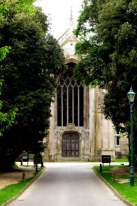 SZ2093 : The road to Highcliffe Castle