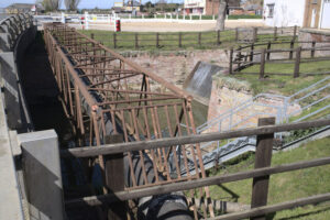 TF2121 : Pipe bridge and screen