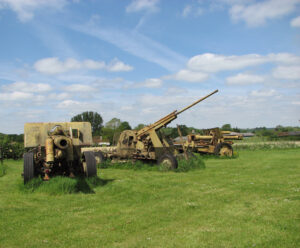 TM1793 : An assortment of howitzers at the Norfolk Tank Museum