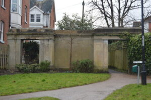 TQ5838 : Entrance to Grove Hill Gardens