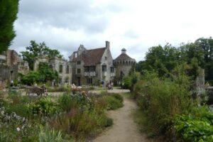 TQ6835 : Old castle and gardens