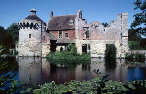 TQ6835 : Scotney Castle