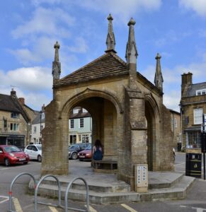 ST4801 : Beaminster Market Cross: The Square car park surrounding it