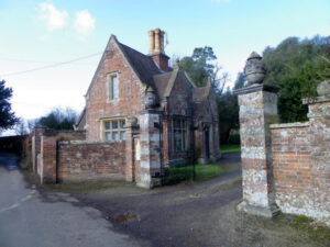 SU0611 : Lodge, Edmondsham