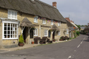 SY4889 : The Three Horseshoes, Burton Bradstock