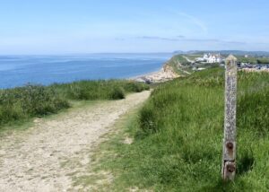 SY4988 : The way to Burton Bradstock Hive beach