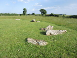 SY5787 : Southern side of the circle