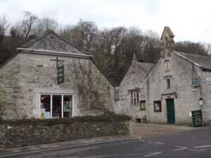 SY6685 : Upwey Village