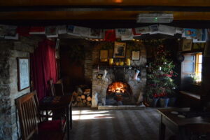 SY9777 : Inside The Square & Compass