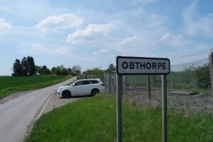 TF0915 : Obthorpe village sign