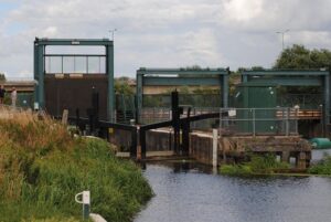 TL1697 : Over The Lock